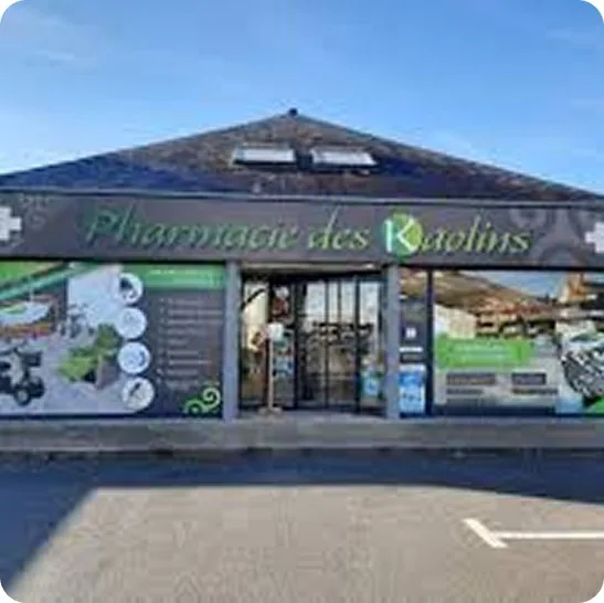 La façade de la Pharmacie des Kaolins à Quessoy